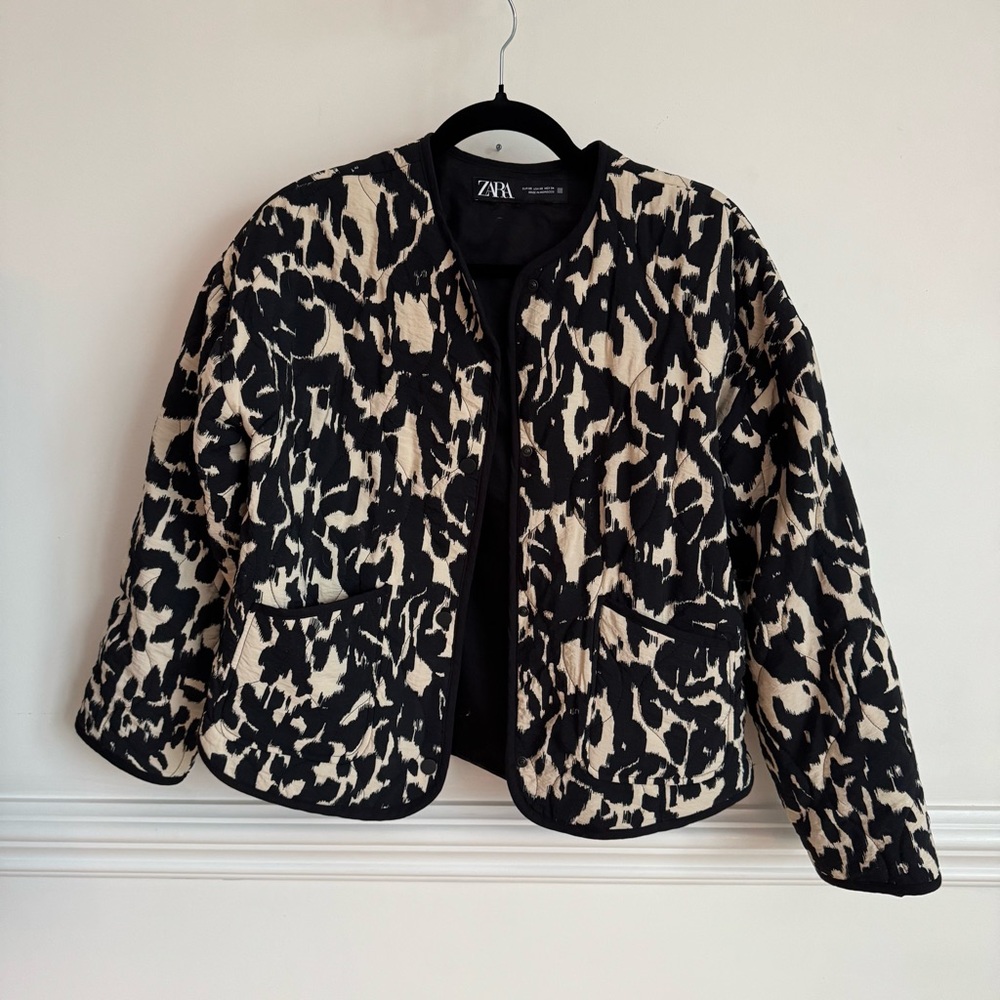 Zara Women's Black and Cream Teddy Jacket